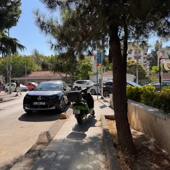Elektrikli Motosikletlerin Kaldırımları İşgali Yaya Güvenliğini Tehdit Ediyor