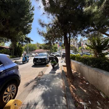 Elektrikli Motosikletlerin Kaldırımları İşgali Yaya Güvenliğini Tehdit Ediyor