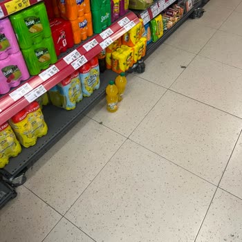 Ürünler Yerde, Personel Yüzü Asık Ve İlgisiz, Kasada Uzun Bekleme