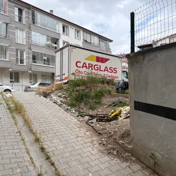 Mamak Şantiyesindeki Güvenlik Eksikliği Otopark Ve Çocukları Tehlikeye Atıyor
