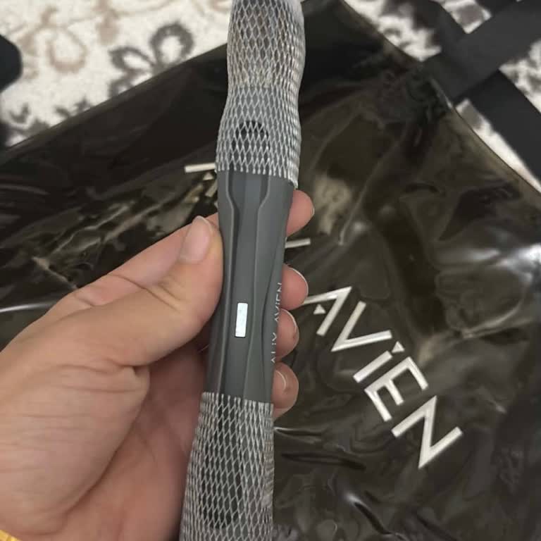 Alix Avien Mağazasında Eksik Makyaj Fırçası Parçası Ve Cevapsız İletişim