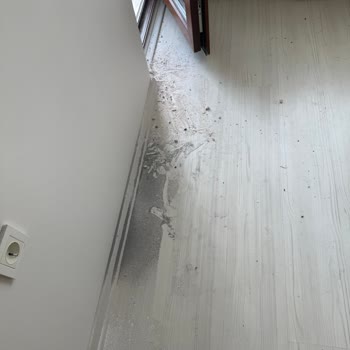 Arçelik Klimasının Montajı Tamamlanmadı Ve Temizlik Yapılmadı
