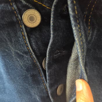 Levi’s Pantolonunda Renk Eşitsizliği Ve Düğme Hatası Nedeniyle İade Talebi