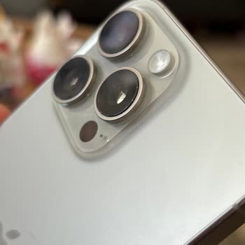 A Kalite Dediği Telefon’da Görünür Kozmetik Hasarlar Ve Değişmiş Ekran