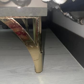 Sıfır Çamaşırlık Parçası Teşhir Olarak Gönderildi, Defolu Ve Mağaza Cevapsız