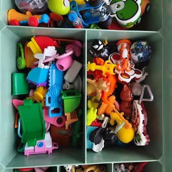 Toybox Kutu Görsellerindeki Hesap Makinesi Ve Ses Cihazı Asla Çıkmıyor