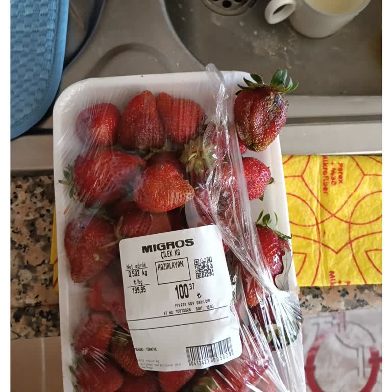 Migros Çilekleri Çürük Çıktı, İade Ve Kalite Kontrolü Talep Ediliyor
