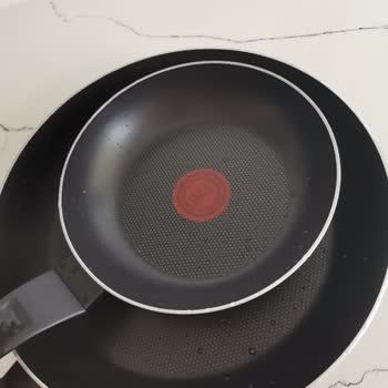 Tefal Tava Kısa Sürede Deforme Olması Ve Leke Problemi