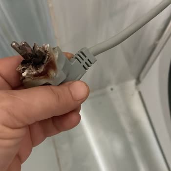 Beko Çamaşır Makinesinin Yangın Çıktığı Ve Servis İlgisizliği