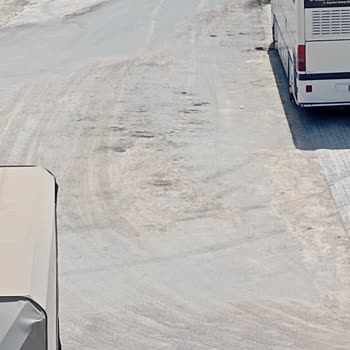 TOKİ D9 B Blok Önündeki Tozlu Yol Temizlenmeli