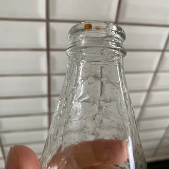 Gimsa Market’ten Alınan Niğde Gazozunun Cam Şişesinde Pas Ve Kir