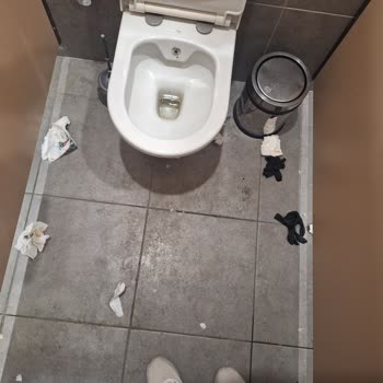 Nivo Sefaköy Şubesinde Kirli Tuvaletler Ve Hijyen Eksikliği