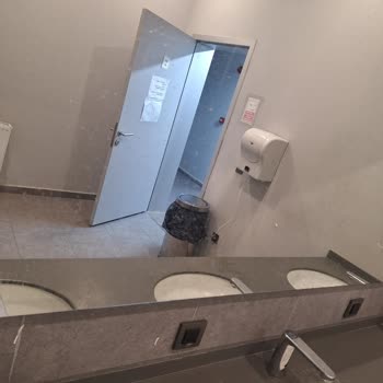 Nivo Sefaköy Şubesinde Kirli Tuvaletler Ve Hijyen Eksikliği