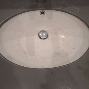 Nivo Sefaköy Şubesinde Kirli Tuvaletler Ve Hijyen Eksikliği
