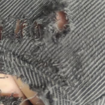 Kısa Sürede Yırtılan Ve Renk Kaybeden Jogger Pantolon, Mağaza Reddi