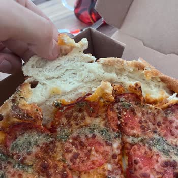 Peynirli Kenar Seçeneği Yanıltması Ve Eksik Malzeme Şikayeti