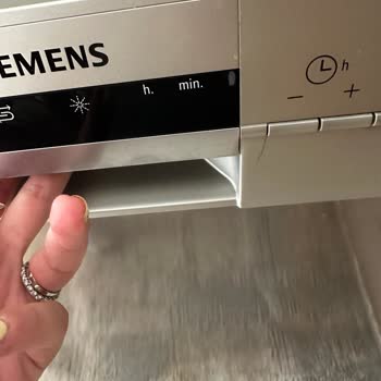 Siemens IQ300 Bulaşık Makinesinde Ön Panel Kırılması Ve Ücretsiz Onarım Talebi