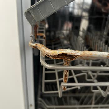 Teka Bulaşık Makinesinde Sepetlerin Şiddetli Paslanması Ve Kullanılamaz Olması