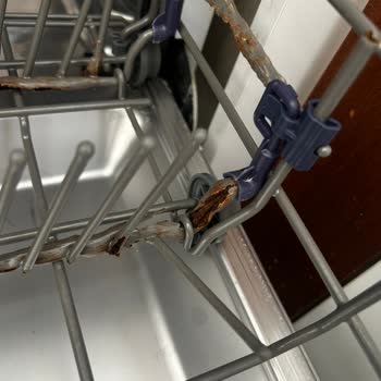 Teka Bulaşık Makinesinde Sepetlerin Şiddetli Paslanması Ve Kullanılamaz Olması