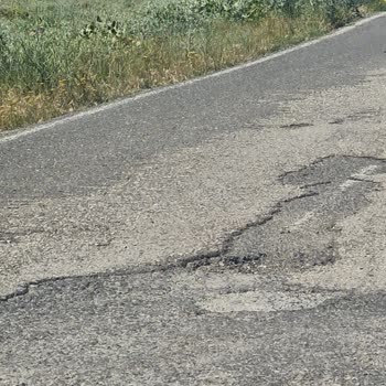Ağrı Hamur Ekinci Köy Yolu Çukurları Araçları Tehlikeye Atıyor Ve Acil Onarım Gerekiyor