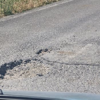 Ağrı Hamur Ekinci Köy Yolu Çukurları Araçları Tehlikeye Atıyor Ve Acil Onarım Gerekiyor