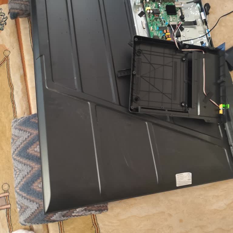 Skytech 65 İnç TV Arızalı, Parça Bulunamıyor Ve Garanti Dışı İddia Edildi