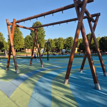Maltepe Orhangazi Şehir Parkı Oyun Alanı Eksik, Paslı Ve Güvenlik Riski Taşıyor