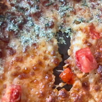 Bahçelievler Domino’s Şubesinde İnce Hamurlu Ve Eksik Sarımsaklı Kenarlı Pizza Şikayeti