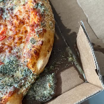 Bahçelievler Domino’s Şubesinde İnce Hamurlu Ve Eksik Sarımsaklı Kenarlı Pizza Şikayeti