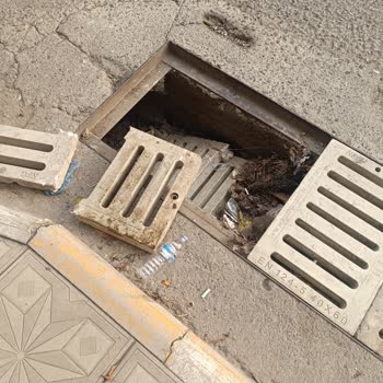 Kırık Mazgal Ve Uyarı Eksikliği Yol Güvenliğini Tehdit Ediyor