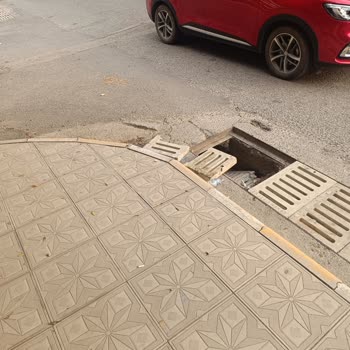Kırık Mazgal Ve Uyarı Eksikliği Yol Güvenliğini Tehdit Ediyor