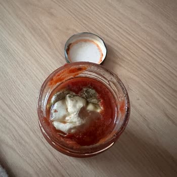 Pastavilla Makarna Sosunda Küflenmiş Ürün Ve Gıda Güvenliği Tehlikesi
