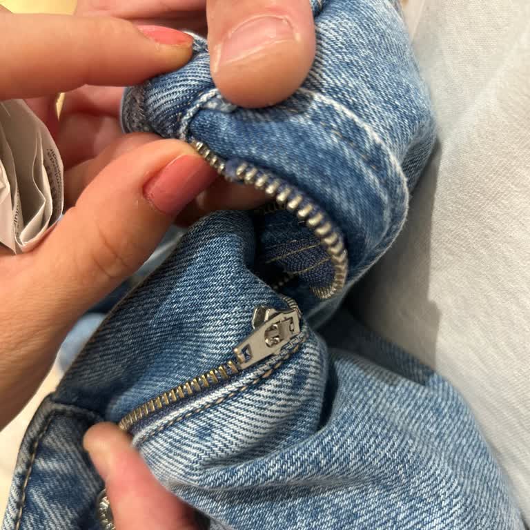 Stradivarius Kot Şortta İlk Kullanımda Fermuarı Kırıldı, Mağaza Çözüm Sunmadı
