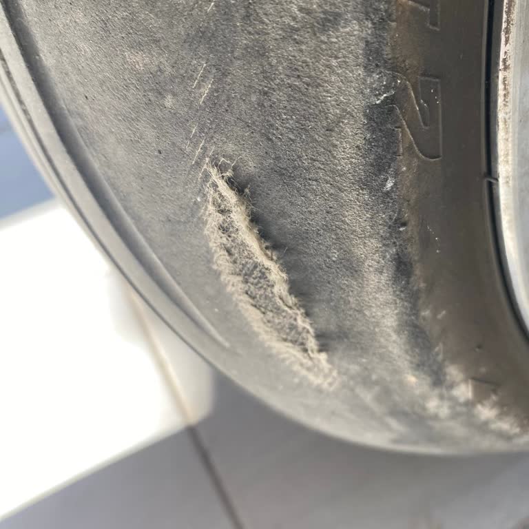 Garanti Döneminde Stokta Olmayan Orijinal Arka Lastik Nedeniyle Araç Kullanılamaz