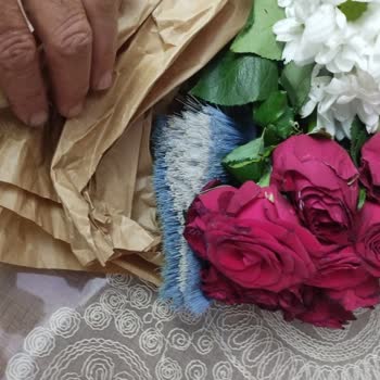 Çiçek Sepeti'nden Yanlış ve Çürük Buket, İçinde Fırça Çıktı