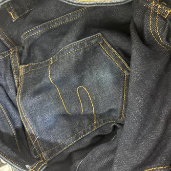 Arka Cepte Renk Atması Nedeniyle Lee Cooper Kot Pantolonunun Değişim Talebi