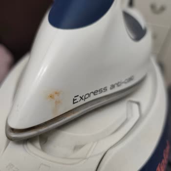 Tefal Ütüsünde Aniden Çıkan Duman Ve Yangın Riski