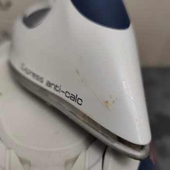 Tefal Ütüsünde Aniden Çıkan Duman Ve Yangın Riski