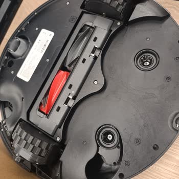Servis Sonrası Çizik Ve Eksik Parçalı Robot Süpürge