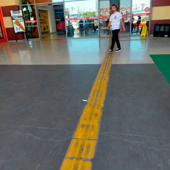 Engelli Yolu Yüksekliği Nedeniyle Bebek Düşerek Hastaneye Götürüldü, Mağaza Telafi Etmiyor