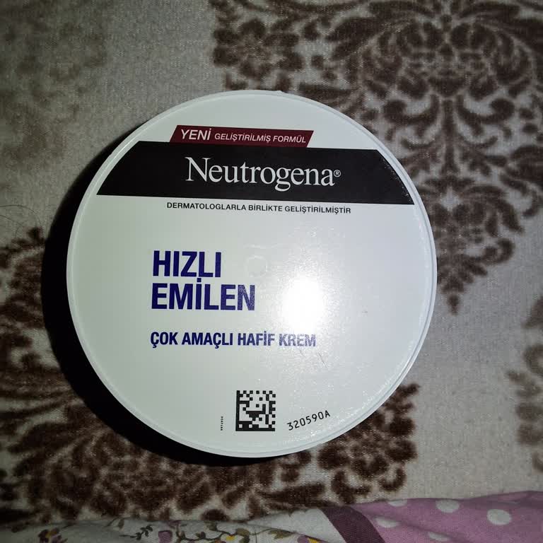 Neutrogena Hafif Krem Kullanımından Sonra Yüzde Aşırı Sivilcelenme Ve Kaşıntı