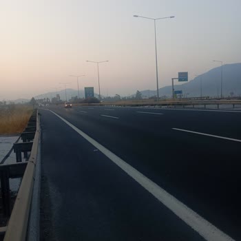 Kırık Bacağıyla Yol Kenarında Bırakılan Engelli Yolcu Ve Umursamaz Şoför Tepkisi