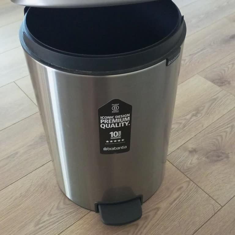 Kapağı Çıkan Çöp Kovası İçin Uzun Süreli Cevapsızlık Ve Değişim Talebi