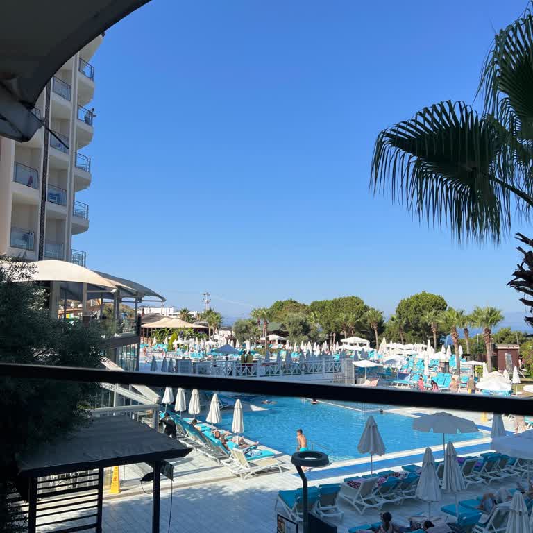 Ramada Hotel & Suites Kuşadası Hem Oda Temizliği Hem de Yemeklerle İlgili Ciddi Sorunlar Var