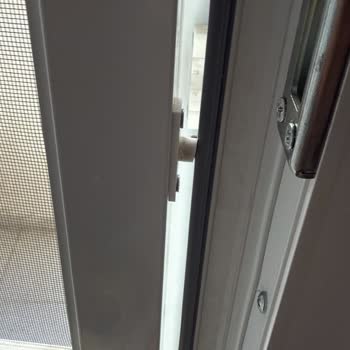 Egepen Deceuninck Balkon Sineklikleri Yırtılıyor, Mermer Eksik Ve Pencere Küflendi