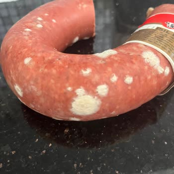 Polonez Sucukta Son Tüketim Tarihi Geçmemiş Küflenme Ve Gıda Güvenliği Sorunu