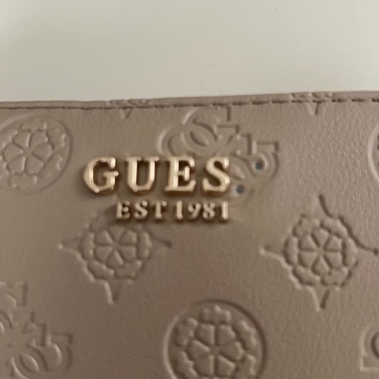 İstinye AVM Guess Cüzdanı Logo Harfi Düşmüş, Kalite Şikayeti