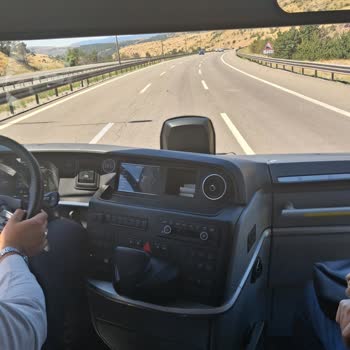 Hamile Eşimin Muavin Koltuğuna Oturması Ve Diğer Yolcunun Yerde Seyahat Etmesi