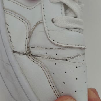 Kısa Sürede Çatlayan Spor Ayakkabının Değişim Ve İade Talebi