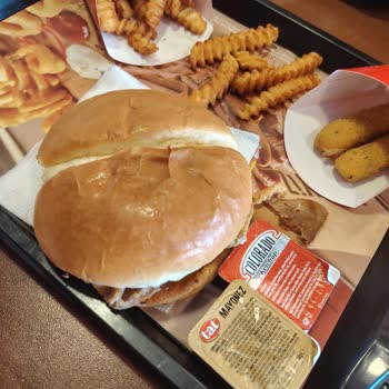 Arby’s Şubesinde Az Et, Yanık Ekmek Ve Çalışan Duyarsızlığı